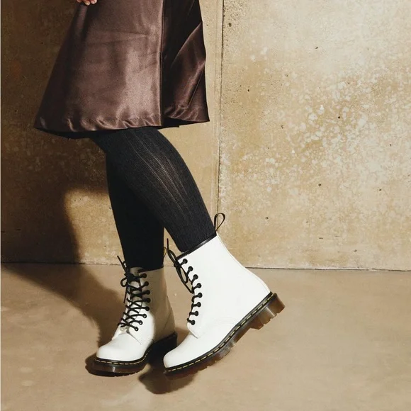 NWOT Doc Martens White Lace up 1460 Paschal leather 8-eye boot - Picture 3 of 9